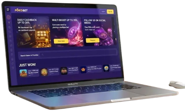 Laptop met de Pokobet-website op een tafel om de interface van het casino te tonen.
